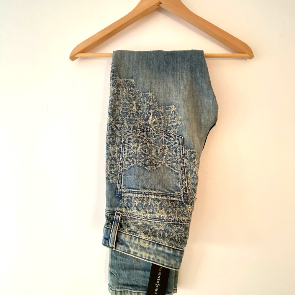 NWT BRITISH BRAND BROCKENBOW CHARLOTTE EMBROIDERED BOYFRIEND JEANS